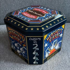 🍫 Hershey’s Kisses 🍫 Limited Edition Year 2000 Commemorative Tin
